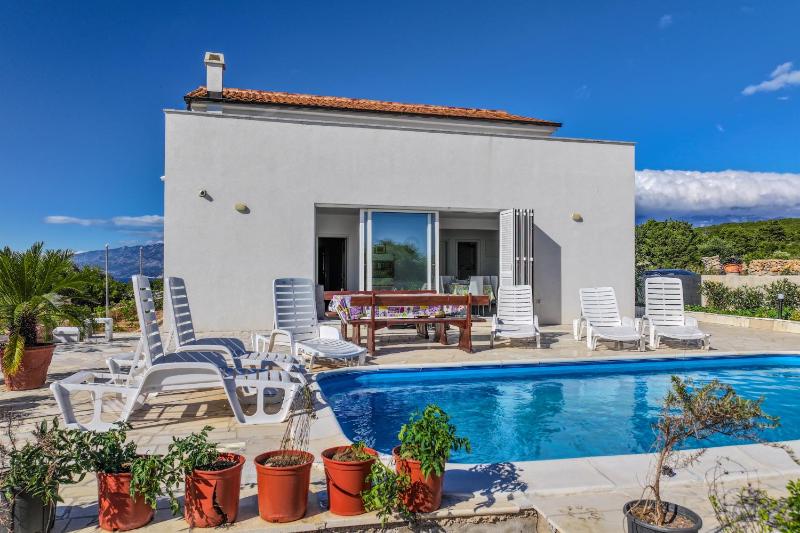 Villa Joanna - hidden oasis with pool gym & garrage - image 30
