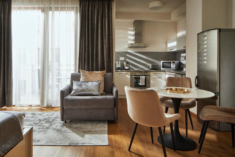 Deluxe Studio image 1