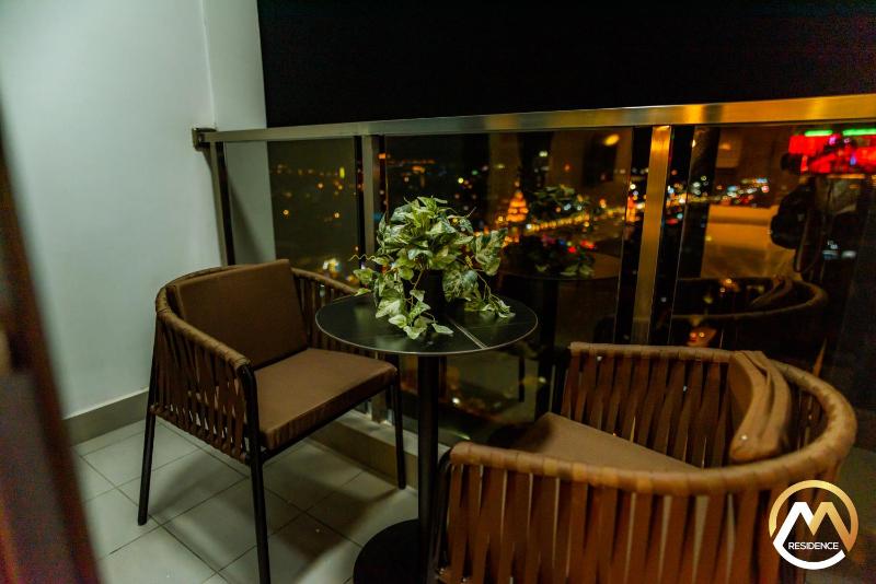 Hotel Serviced Apartments Top One Infinity Pool with View of 360 Degree - image 2