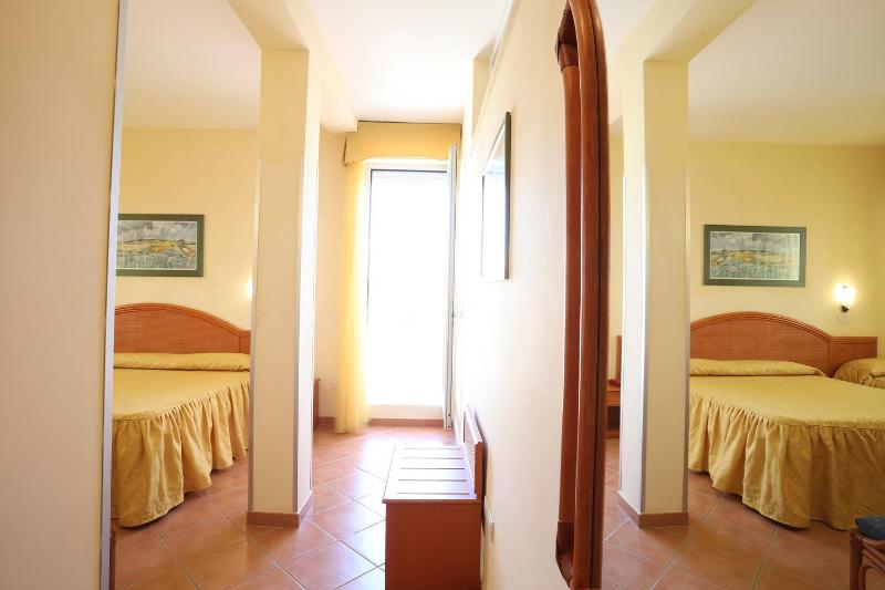 Triple Room with Balcony image 4