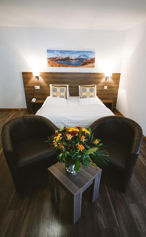 Double Room image 3