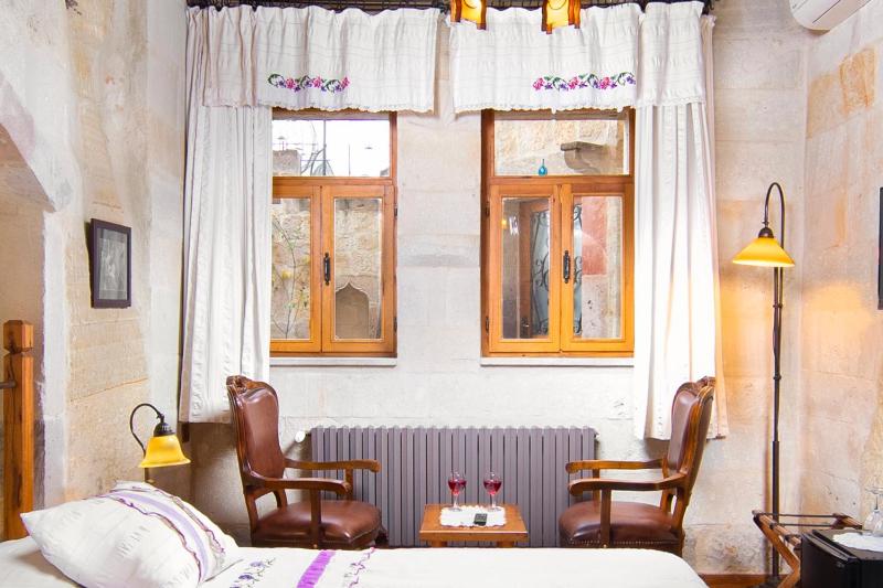 Twin  Stone Room  image 2