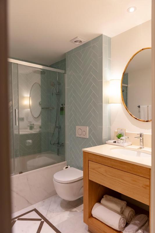 Twin Room (1 Adult) image 3
