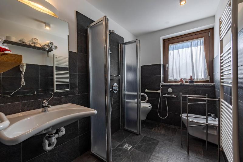 Classic Triple Room image 2