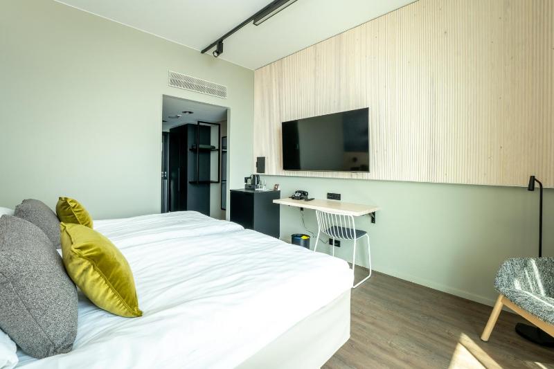 Twin Room image 4
