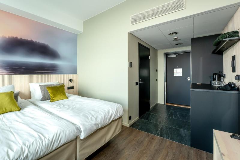 Twin Room image 3