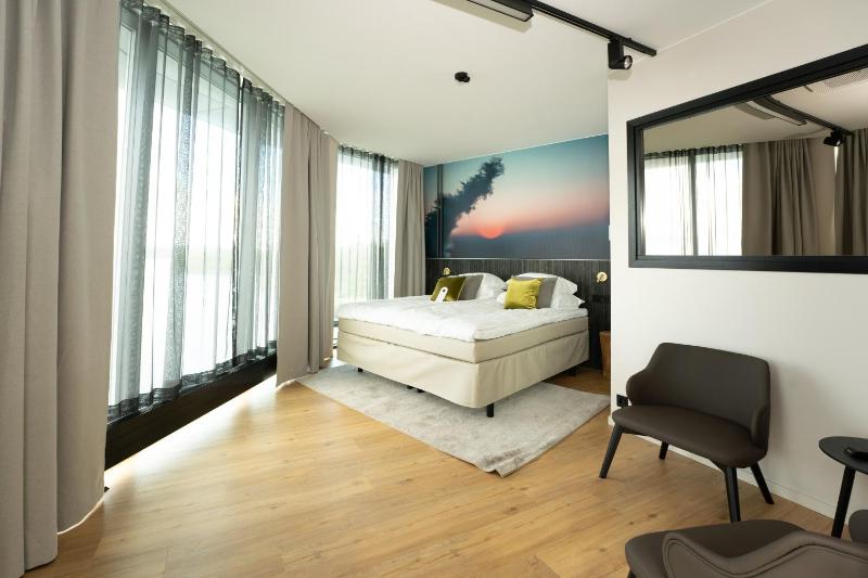 Quadruple Room image 4