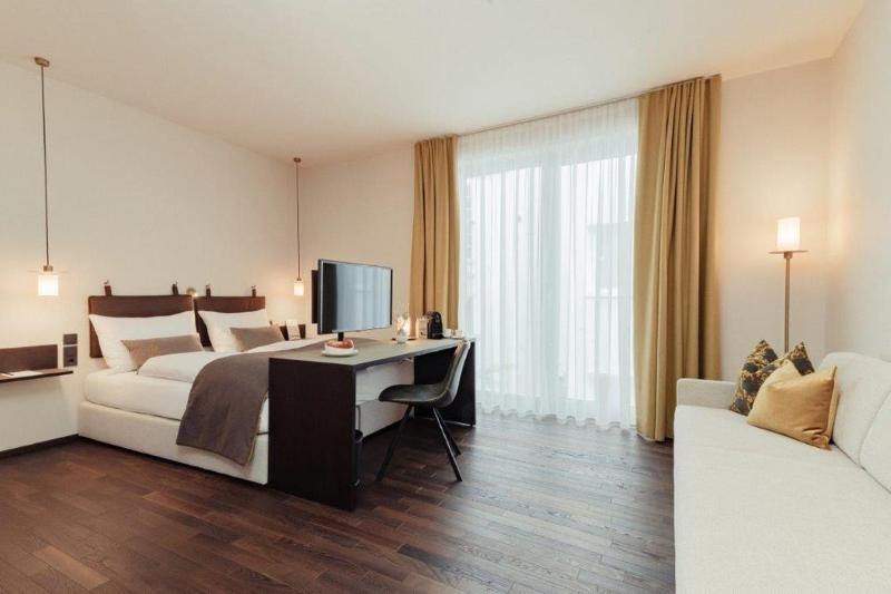 Deluxe Double Room image 2