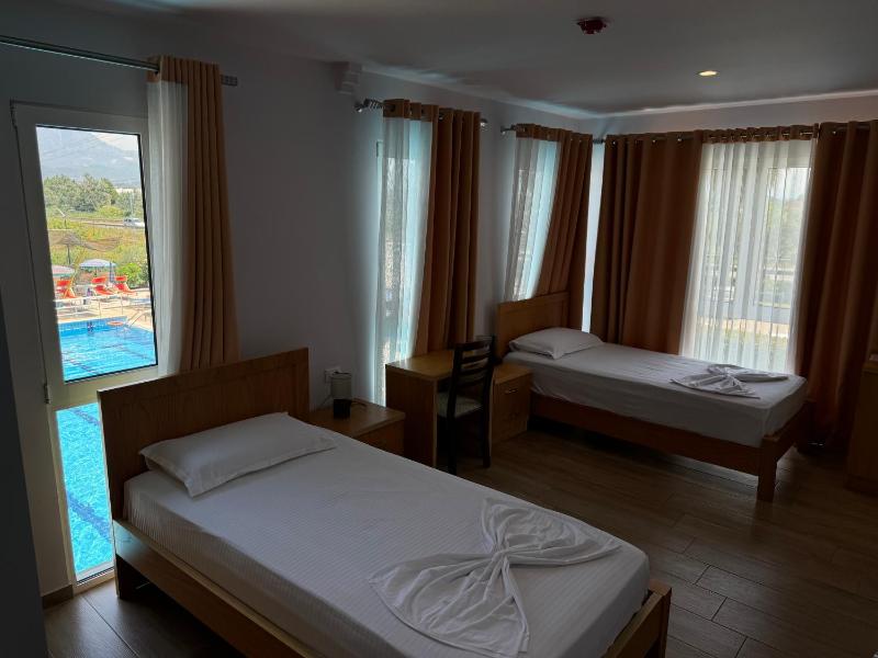 Standard Triple Room image 1