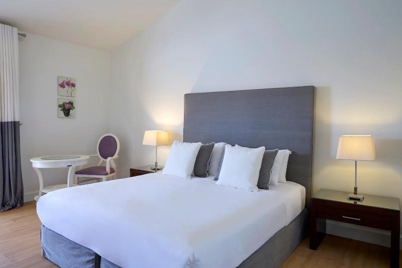 Deluxe Double Room with Sea View image 1