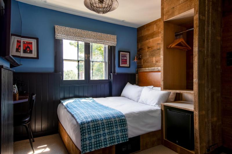 Small Double Room image 1