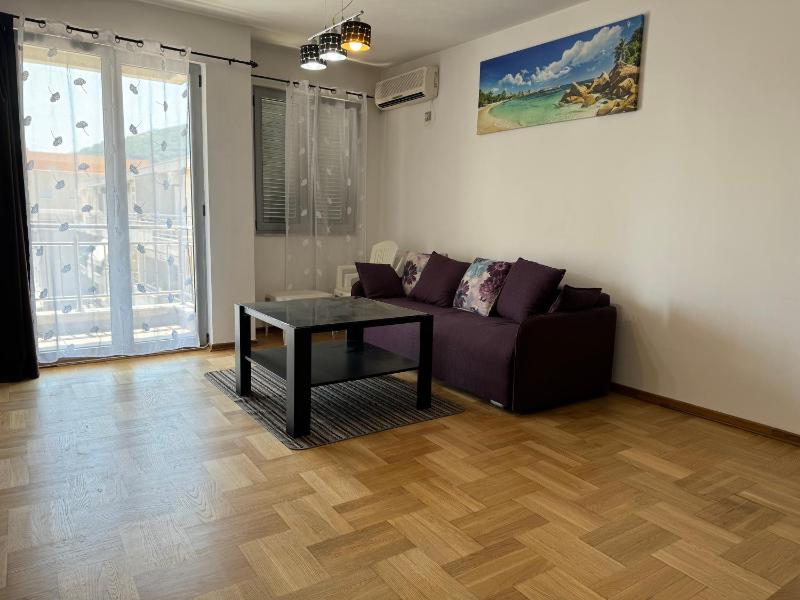 Comfort One-Bedroom Apartment with Balcony image 2