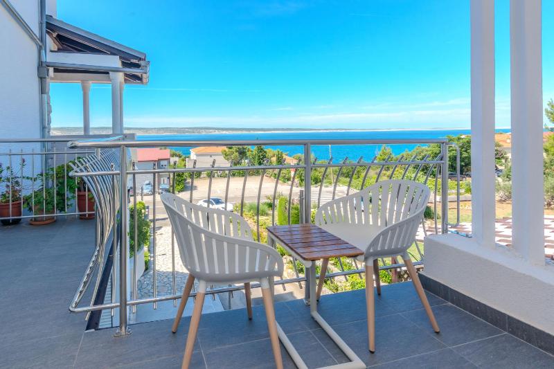 Double or Twin Room with Balcony image 4