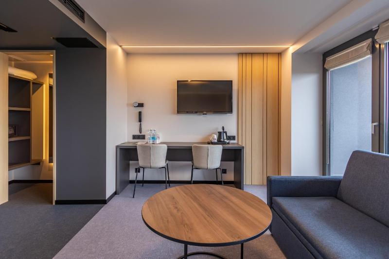 Premium Double Room with Spa Access image 4