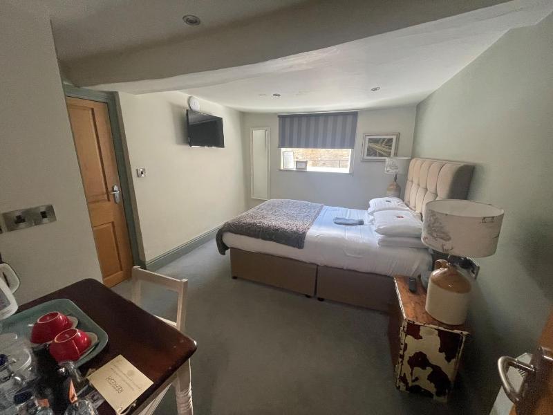 Standard Double Room image 3