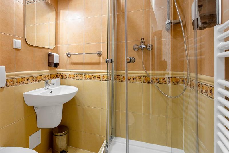 Double Room image 4