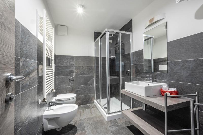 Economy Quadruple Room image 1