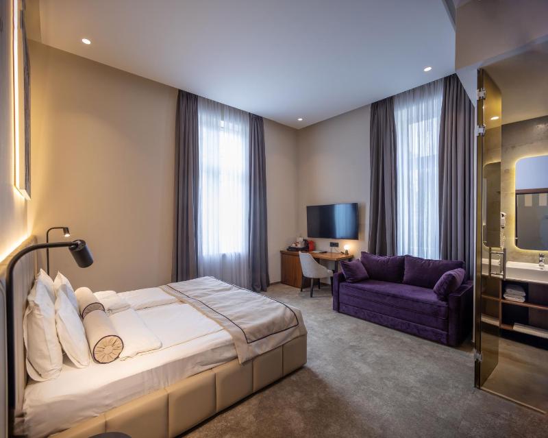 Deluxe Double or Twin Room image 1