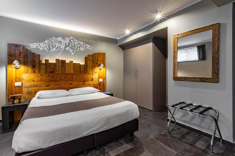 Economy Quadruple Room image 4