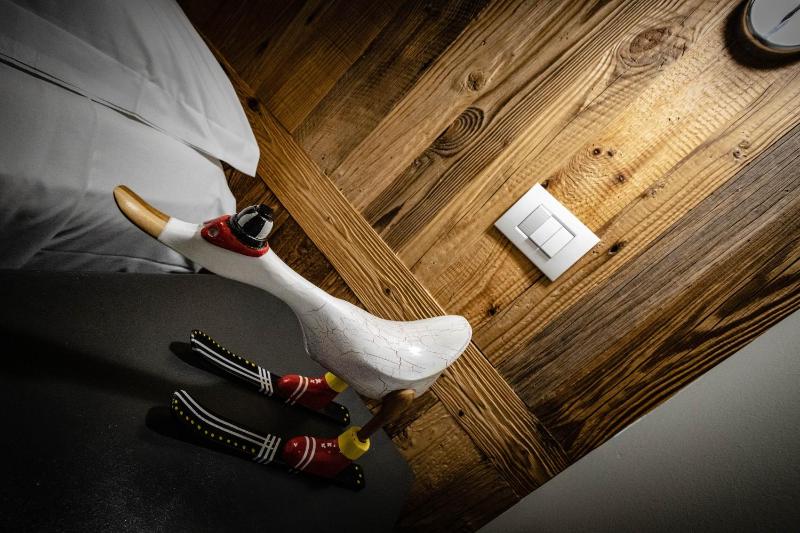 Classic Twin Room image 3