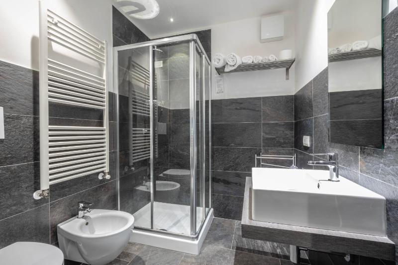 Classic Double Room image 2