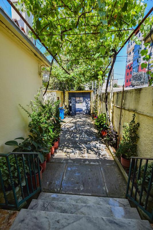 Fran's Traditional House - image 8