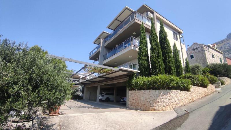 Apartment with Sea View image 2