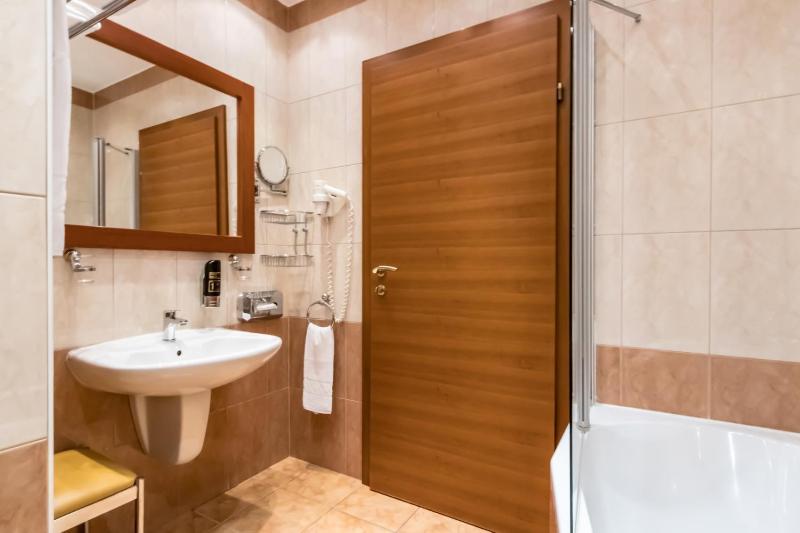 Deluxe Double Room image 3