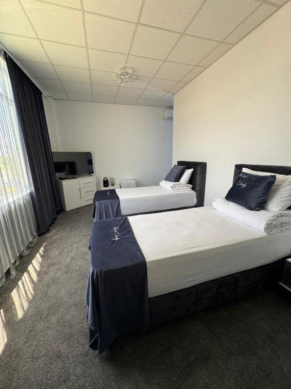 Apartment with Pool View  image 2