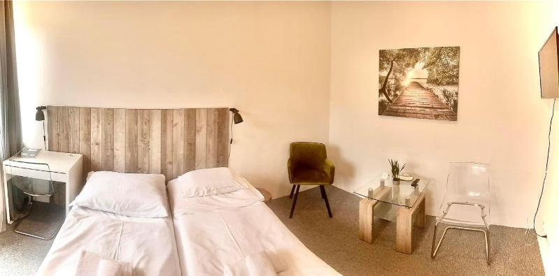 Double or Twin Room image 2