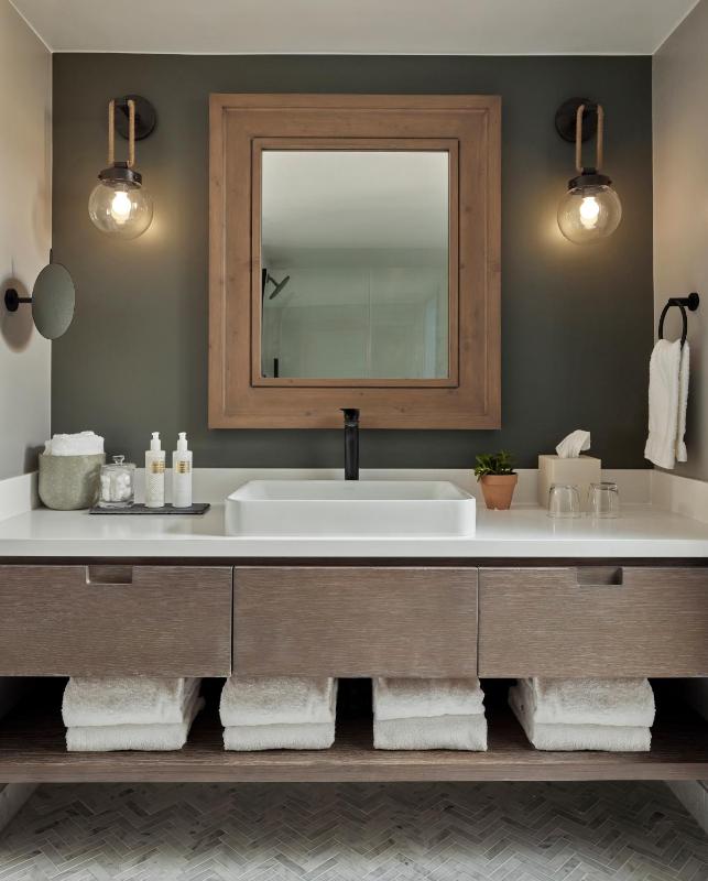King Room image 3