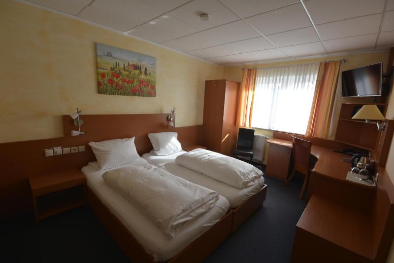 Double Room image 2