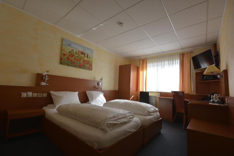 Double Room image 3