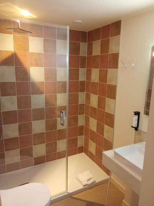 Standard King Room image 2