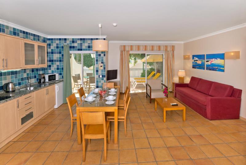 One-Bedroom Apartment with Sea View image 3