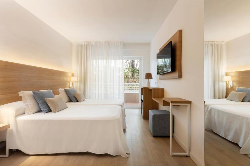 Twin Room image 1