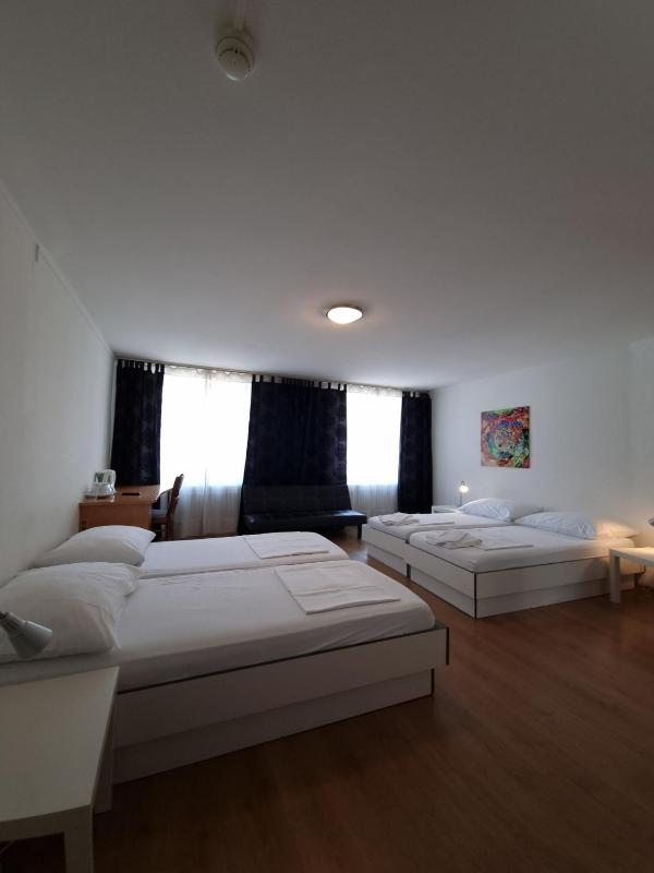 Quadruple Room image 2