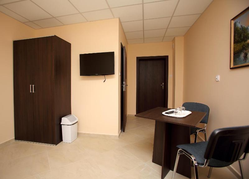 Double or Twin Room image 3