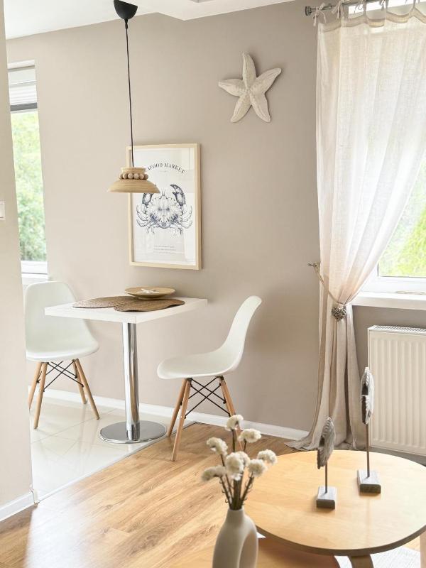 Happy House - image 9