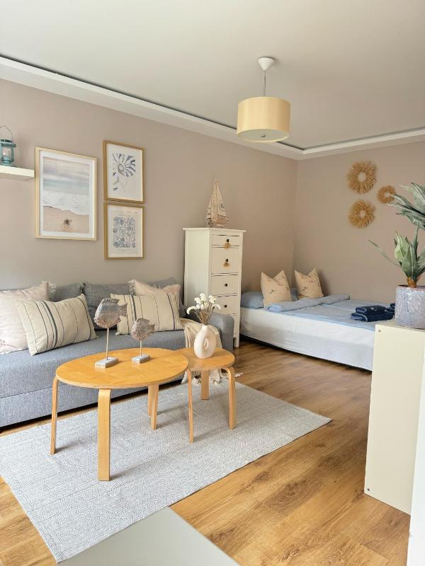 Happy House - image 14