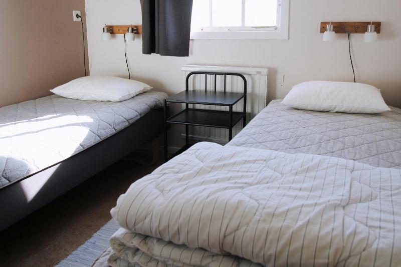 Twin Room with Shared Bathroom image 2