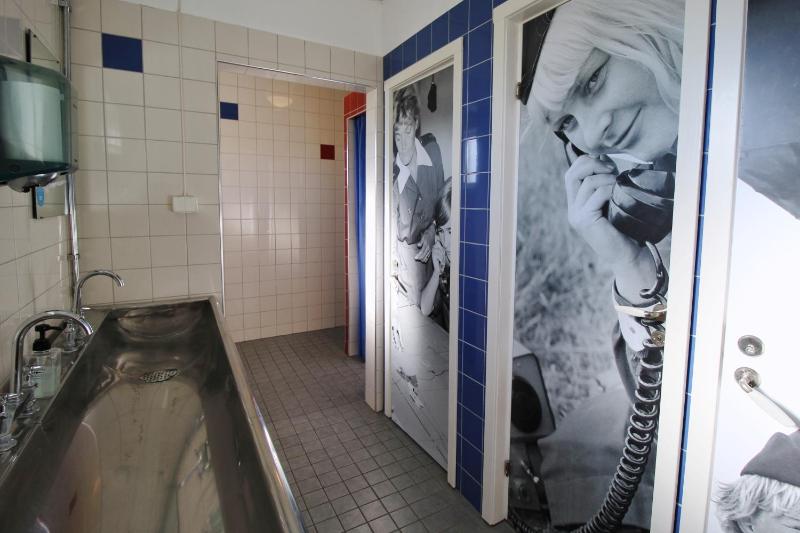Twin Room with Shared Bathroom image 4