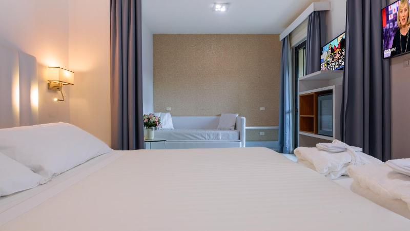 Junior Suite with Balcony image 2