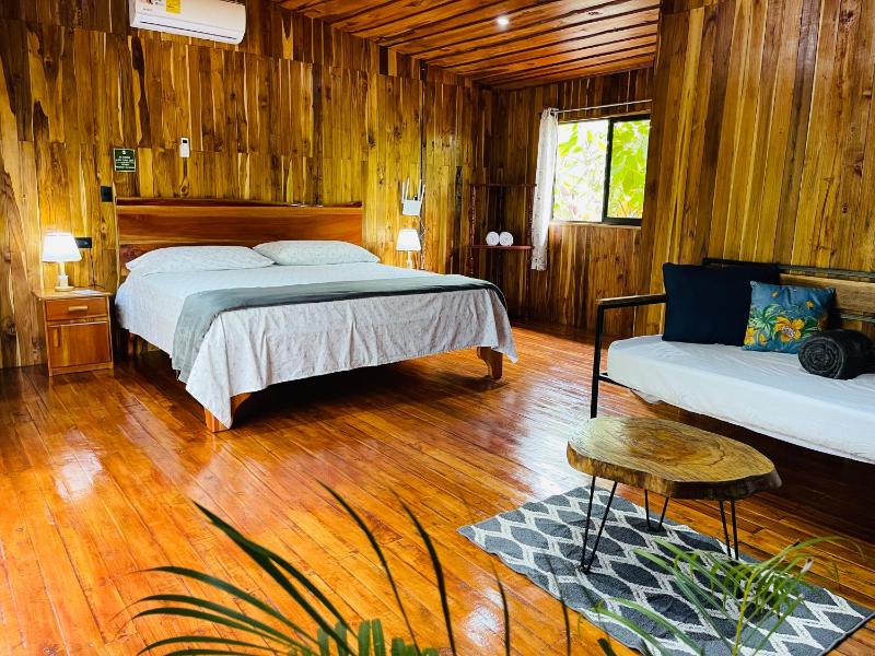 Río Celeste Cacahua Lodge - image 1