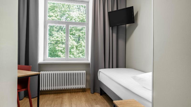 Single Room image 3