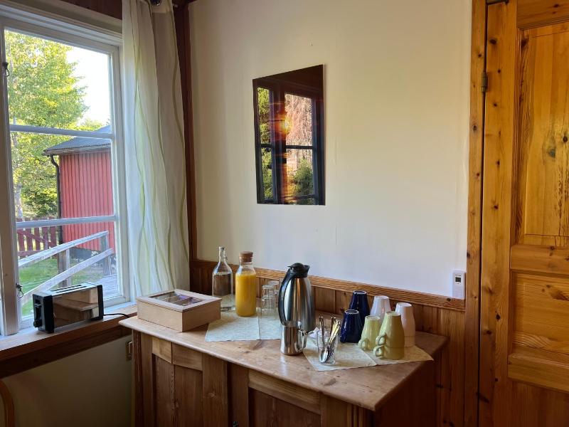 Twin Room with Shared Bathroom image 1