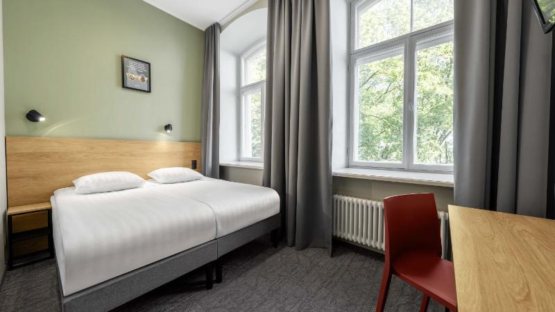Double or Twin Room image 4
