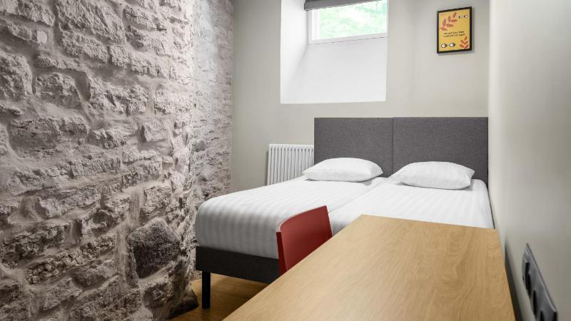 Double or Twin Room image 3