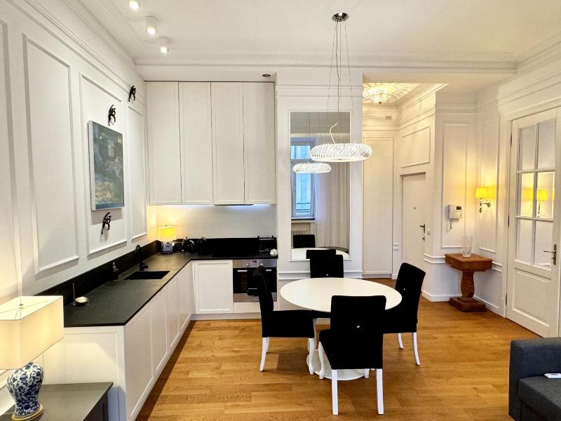 VOTRE Suite, 1 Bedroom, Royal Route view, Królewska 2 street, (62 m2) image 1