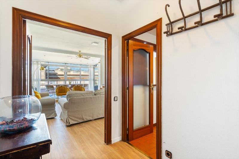 Sunny 3BR2BA w Private Terrace AC - image 6
